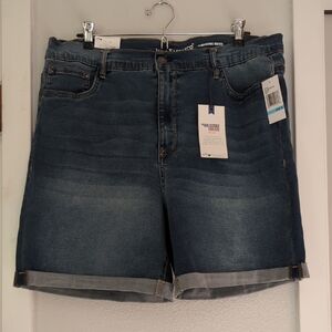 NWT Jean Shorts Size 20